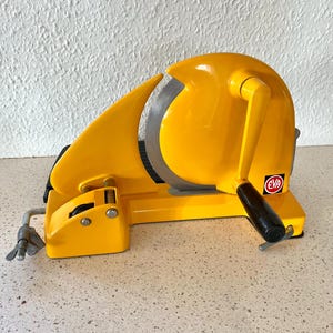 Eva slicer Yellow, Beautiful and practical, amazing condition, Danish all purpose slicer, 1950s iconic household necessity Danish design