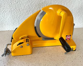 Eva slicer Yellow, Beautiful and practical, amazing condition, Danish all purpose slicer, 1950s iconic household necessity Danish design