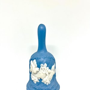 Vintage Wedgwood Jasperware Dine Bell, MINT Blue Wedding / diner Bell made in England, White decorated table Bell, vintage English design