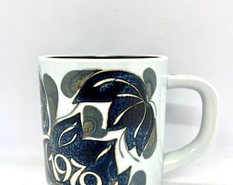 Royal Copenhagen Annual Mug 1979, LARGE size, designed byIvan Weiss, vintage Danish design