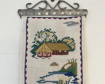 刺繍ハンガー。真鍮製クロスステッチベルプル。デンマーク製ニードル