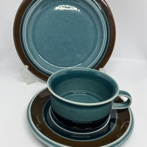 Arabia Meri Teacup trio sets, designed by Raija Uosikkinen/ Ulla Procopé, vintage Finnish design