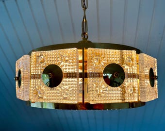 Orrefors-kroonluchter, samenwerking Carl Fagerlund / MPR Denemarken, messing en kristalglas, vintage Scandinavisch design
