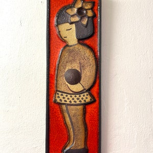 Placa de parede de cerâmica Soholm, motivo Girl desenhado por Noomi Backhausen, design vintage dinamarquês