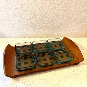 Bandeja para condimentos de teca Quistgaard con 6 cuencos de vidrio, bandeja para servir/condimentar de teca y vidrio con entramado, diseño danés de mediados de siglo
