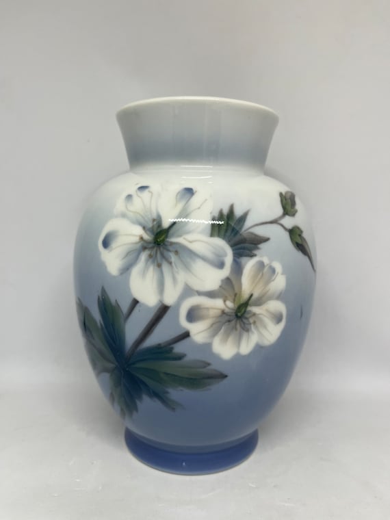 ロイヤル コペンハーゲンの花瓶、花と蝶が描かれた珍しいアンティーク