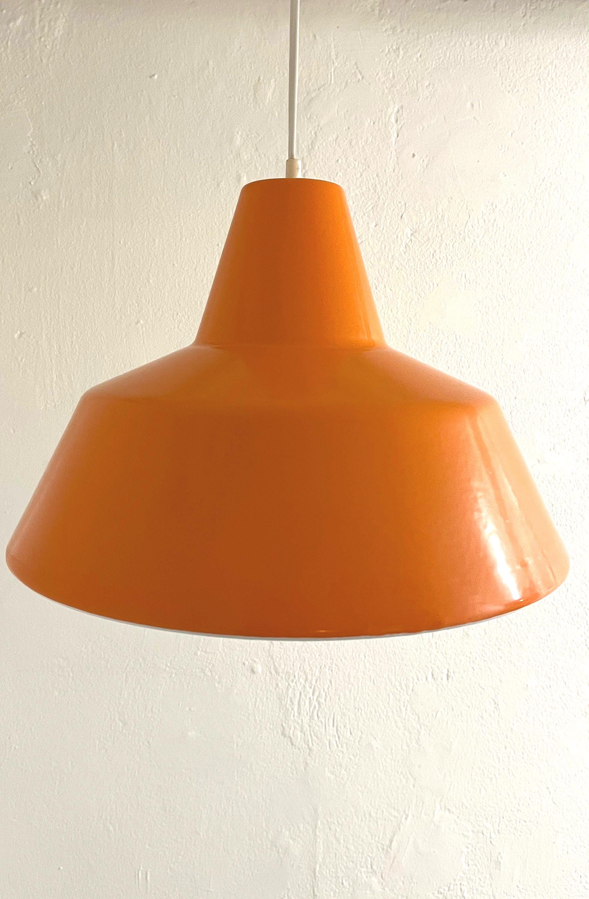 ルイス・ポールセンのペンダント、象徴的なワークショップランプ