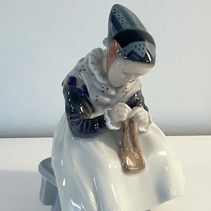 Royal Copenhagen vintage Girl mending clothes  (&quot;Amager pige&quot;) figurine number 1314, 1950s Danish porcelain design