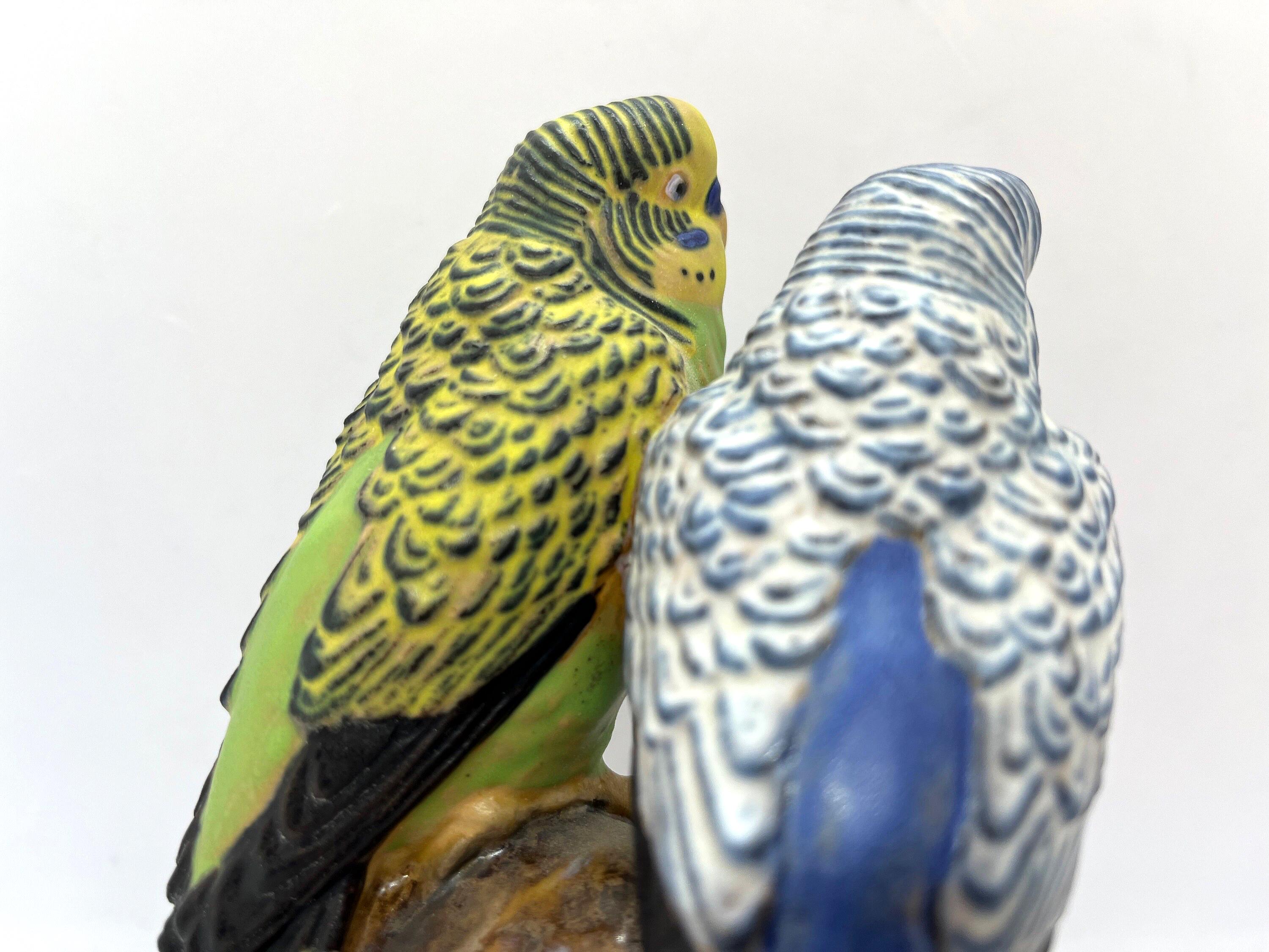 ロイヤルコペンハーゲンのセキセイインコの置物、新品同様。枝にとまる