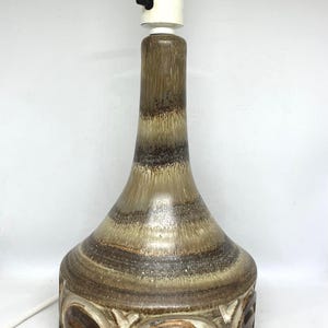 Lampada da tavolo in ceramica Howards unica fatta a mano, design danese di metà secolo, realizzata a mano, realizzata in ceramica danese MINT