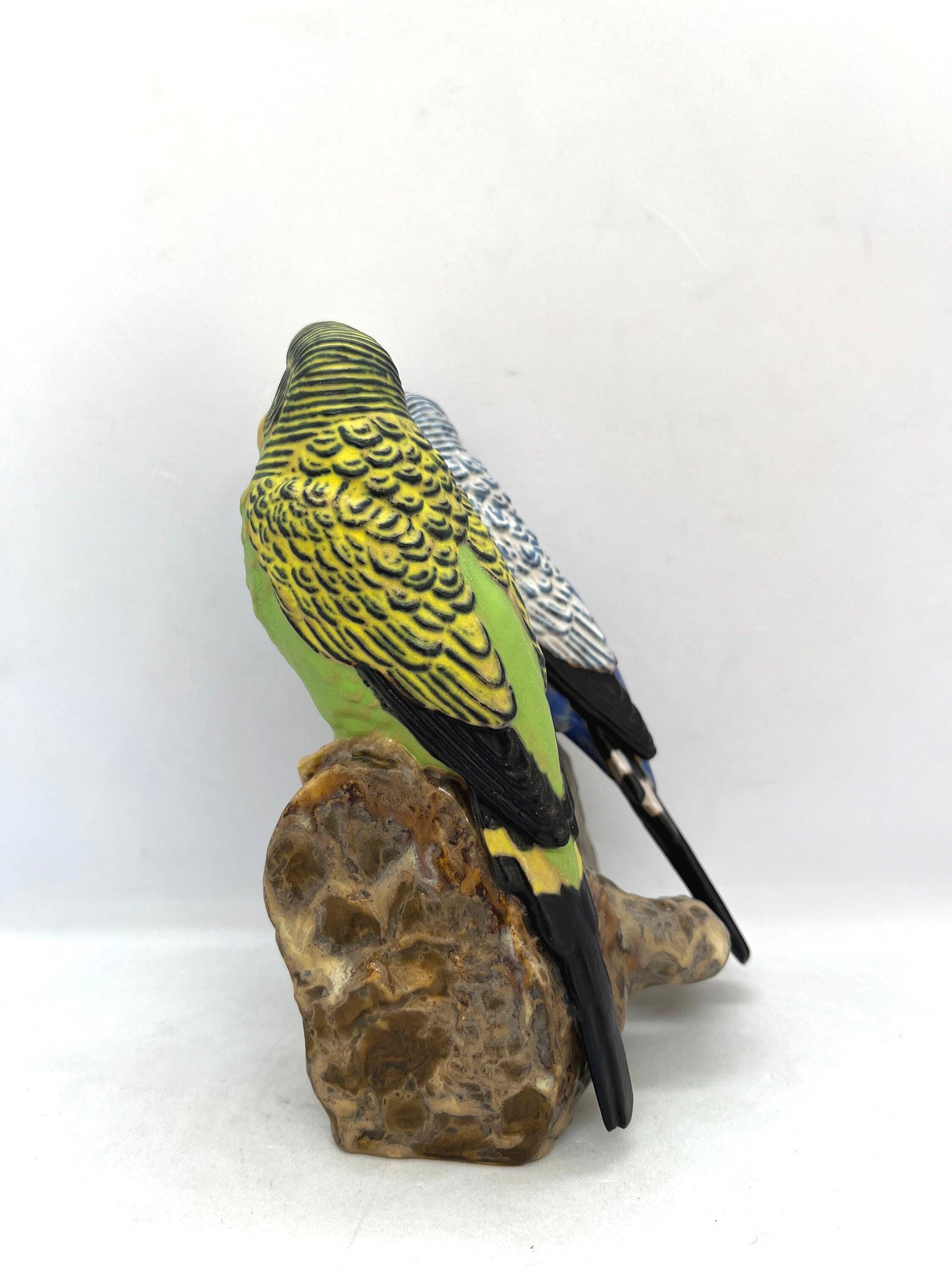 ロイヤルコペンハーゲンのセキセイインコの置物、新品同様。枝にとまる
