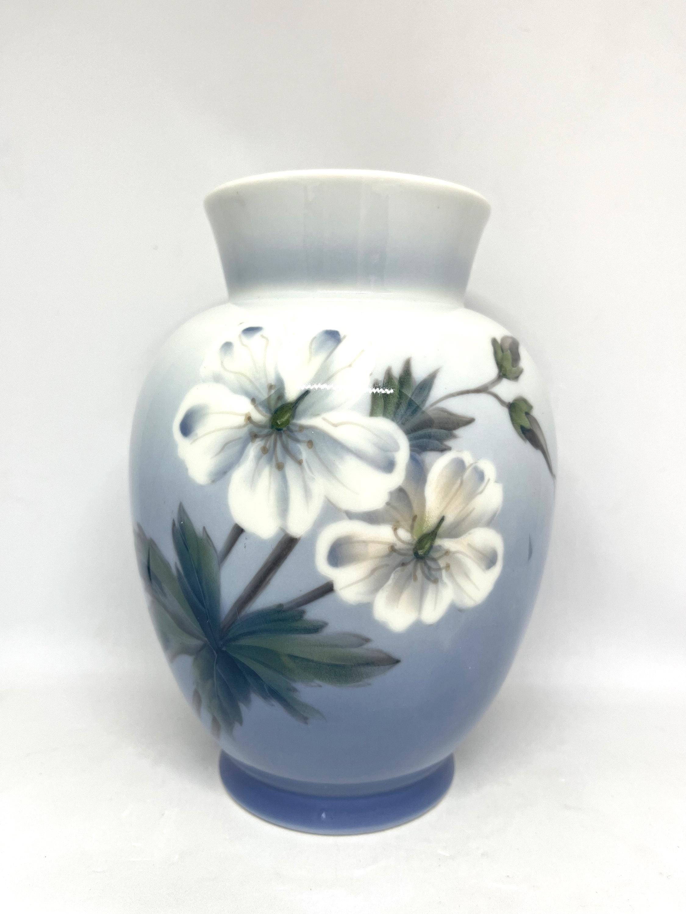 ロイヤルコペンハーゲン製花瓶、希少なアンティーク手描き花瓶、花と蝶