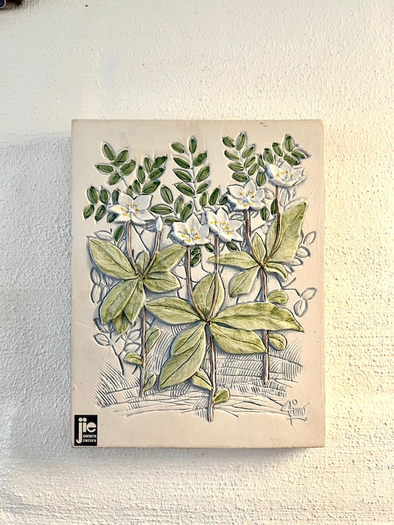 Jie Gantofta窯 Aimo Nietosvuoriデザインの陶板 魚屋 JIE Gantofta Sweden, 17,5 X 13,5 Cm Ceramic Plaque Chickweed
