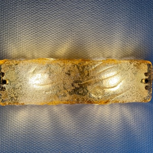 Arandela de vidro Murano, arandela de vidro de gelo MINT com 2 luzes, vidro esculpido grosso de cor âmbar e detalhes em latão, design vintage de Murano Itália