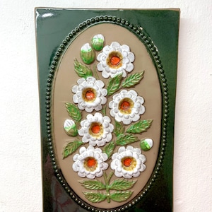 JIE Gantofta Sweden, large 33 x 21,5 cm ceramic plaque, White flowers framed with Green glaze, Aimo Nietosvuori design Swedish vintage