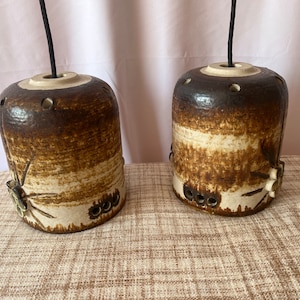 Jette Helleroe per Axella Denmark ha firmato, set di due grandi lampade da soffitto in ceramica danese fatte a mano, design danese vintage
