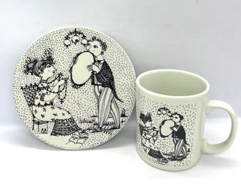 Bjorn Wiinblad, mok en sandwichplank, ontbijt- / afternoonteaset "september", beide met zwart decor, vintage Deens design