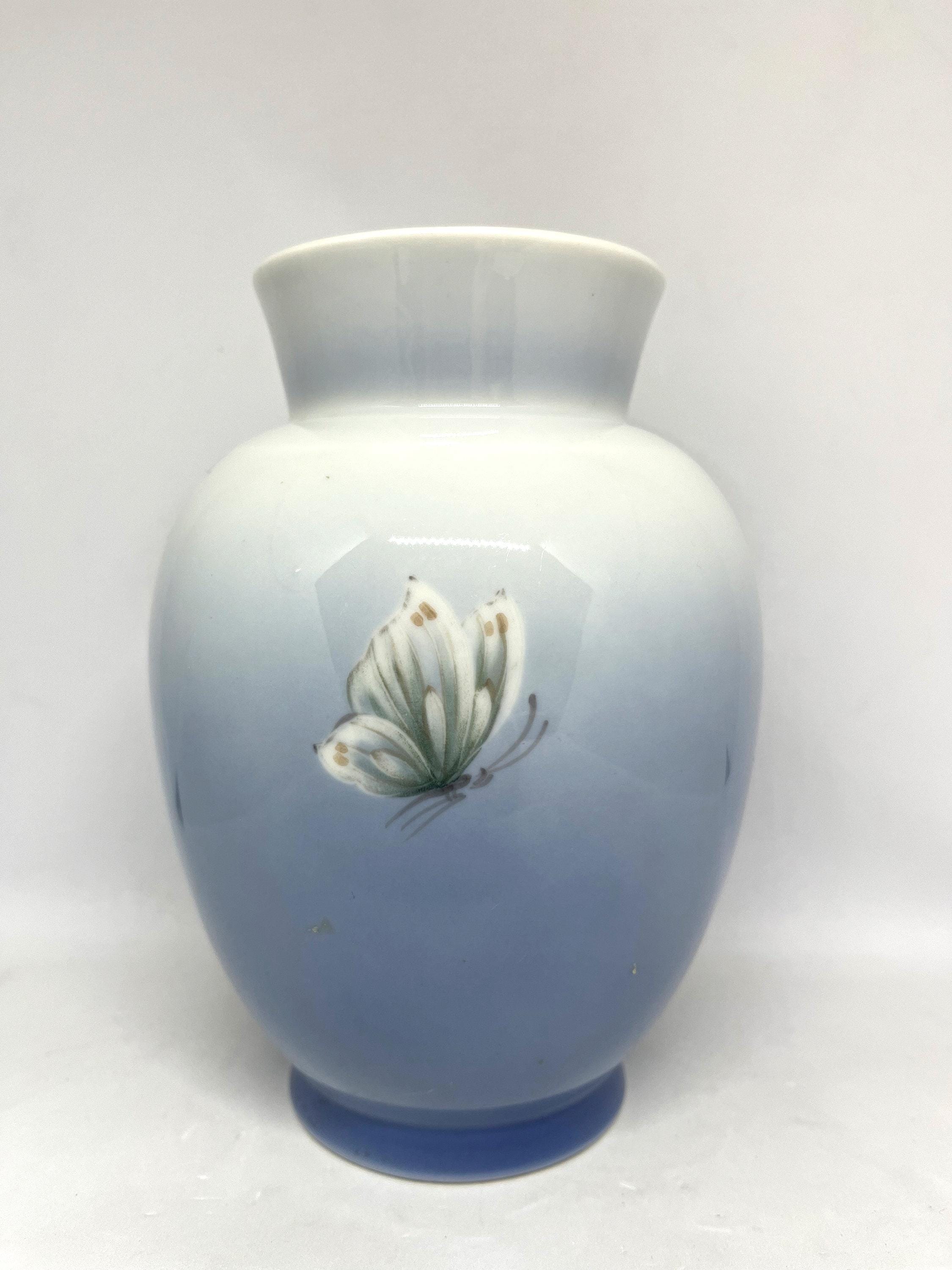 ロイヤルコペンハーゲン製花瓶、希少なアンティーク手描き花瓶、花と蝶