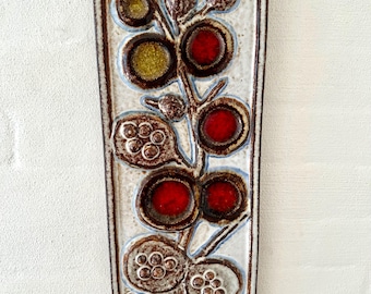 Soholm ceramic wall plate, MINT condition large ceramic wall plate designed by Noomi Backhausen, vintage Danish design