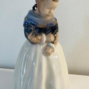 Royal Copenhagen vintage Girl figurine /  &quot;Amager pige&quot; figurine number 1251, 1950s Danish porcelain design