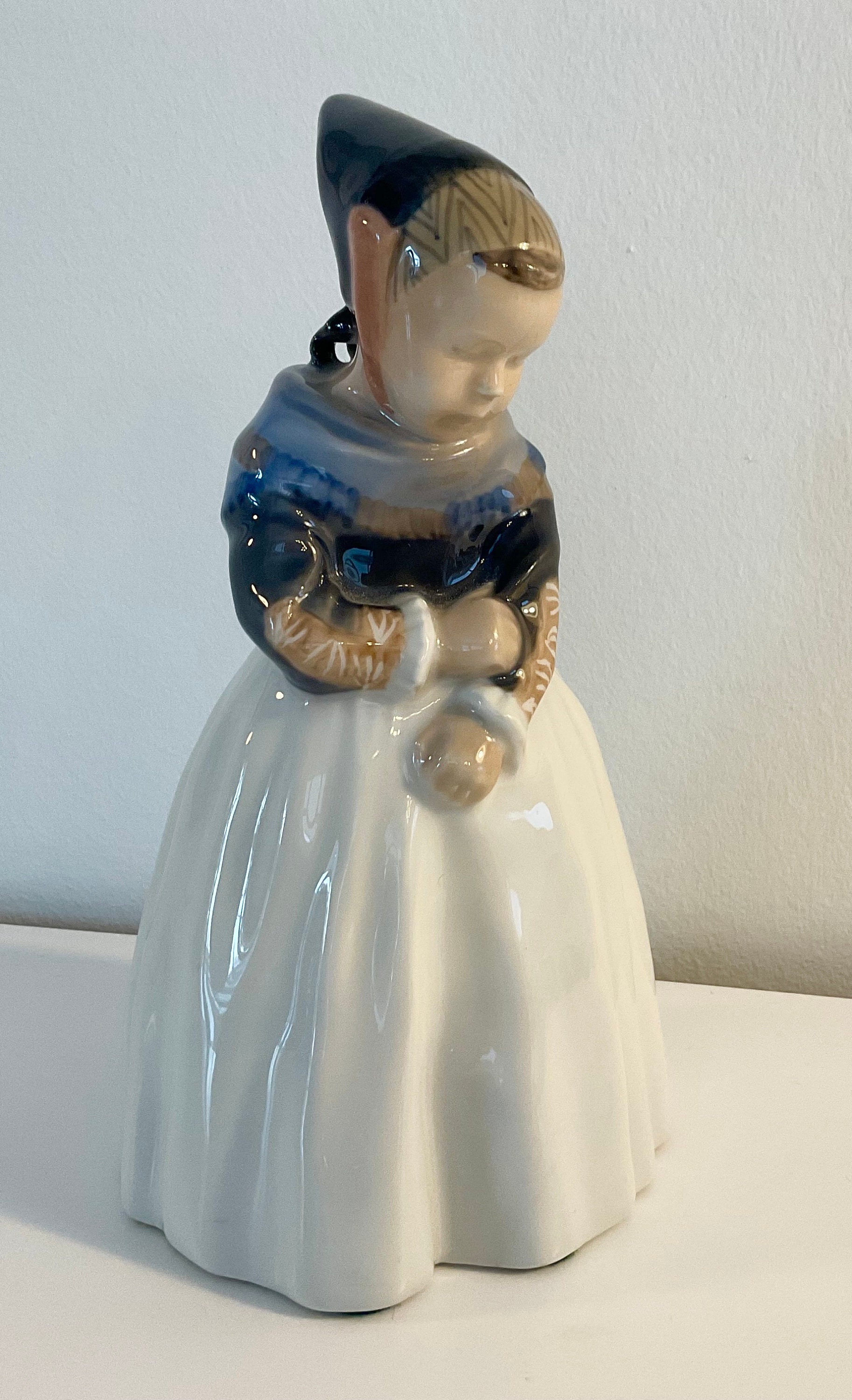 ロイヤルコペンハーゲン フィギュアリン アマー島の少女 置物 陶器製 ビンテージ ロイヤル コペンハーゲン ヴィンテージ 女の子の置物 / 「アマー
