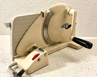 Eva slicer, Beige all purpose slicer, early model Vintage original Danish design bread slicer, 1950es iconic household necessity