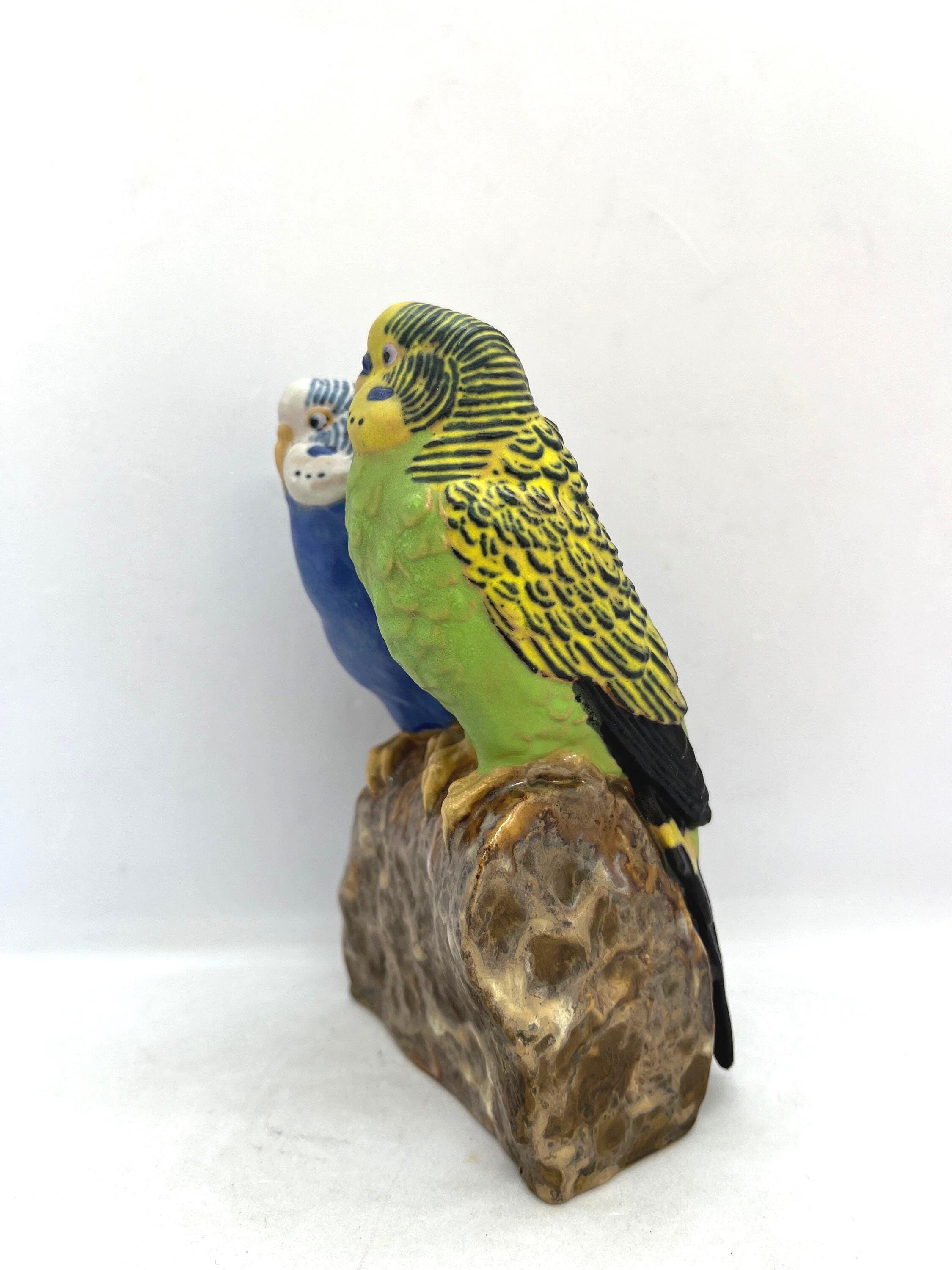 ロイヤルコペンハーゲンのセキセイインコの置物、新品同様。枝にとまる