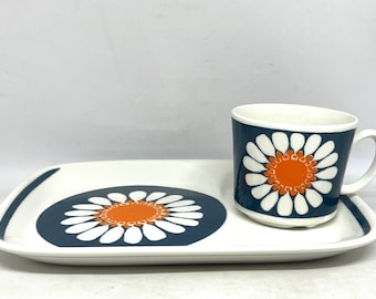 Figgjo Flint Daisy Fernseher/ Frühstückssets, neuwertige Sets von Turi Design Daisy, seltene Kaffeetasse und Teller, Turi Gramstad Oliver Vintage Design