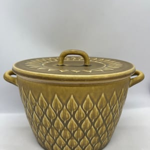 Quistgaard Relief large stoneware pot with handles and lid MINT, vintage Kronjyden Randers Denmark