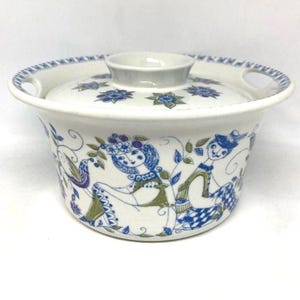 Figgjo Lotte bowl with lid, vintage Figgjo Lotte ovenproof casserole / pot, designed by Turi Gramstad Oliver, vintage Norwegian design