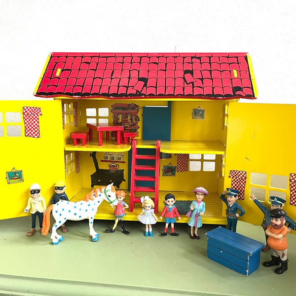 Pippi Langstrumpf Puppenhaus (groß) , inklusive Möbeln und 10 original Figuren, 1980er Jahre Modell von Micki Schweden, schwedisches Vintage Design