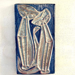 Placa de cerámica de Marianne Stark, MINT. Placa de pared de cerámica extremadamente rara con esmalte de Persia y dos gatos, cerámica danesa vintage de Marianne Starck.