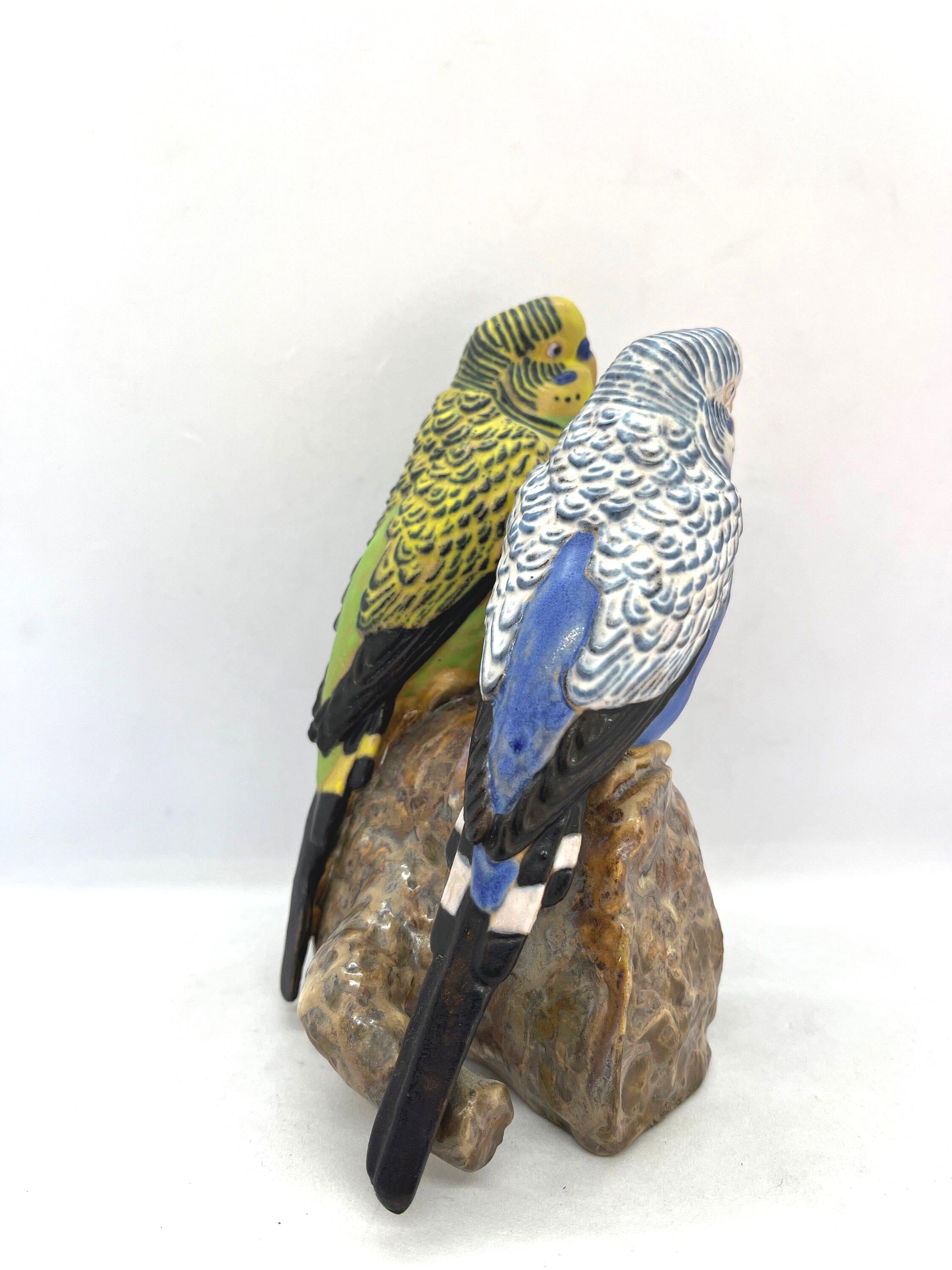 ロイヤルコペンハーゲンのセキセイインコの置物、新品同様。枝にとまる