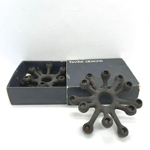 Candeliere Quistgaard, Spider in ghisa nera per 12 piccole candele, set di due portacandele, disegnato da Jens Harald Quistgaard nel 1963