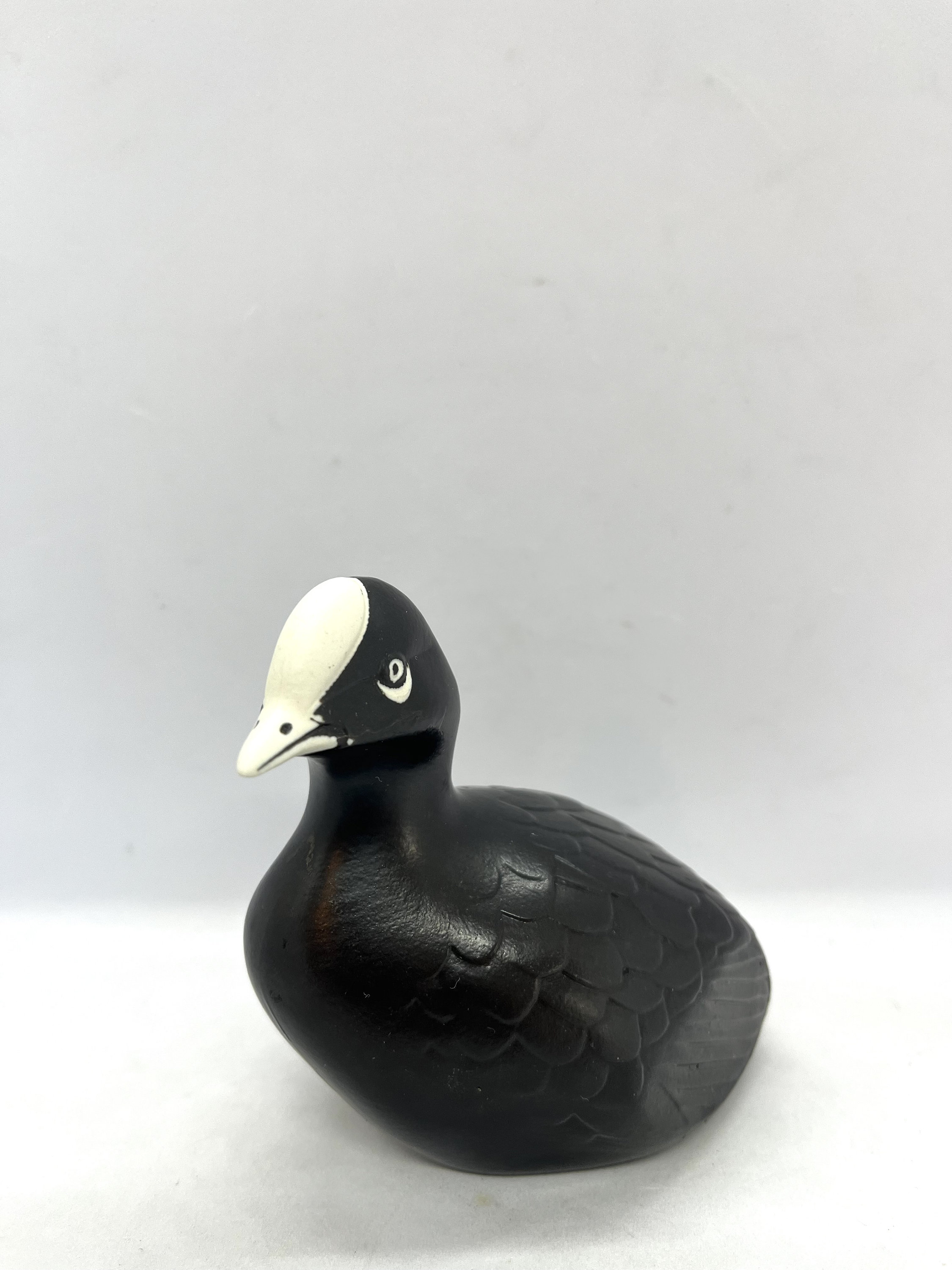 グスタフスベリ陶器の鳥、オオバンのメス、ポール・ホフがデザインした