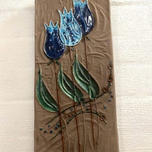 UpsalaE keby ceramic wall plate with Tulips, MINT condition plaque designed and signed by Ester Wallin, vintage Swedish design