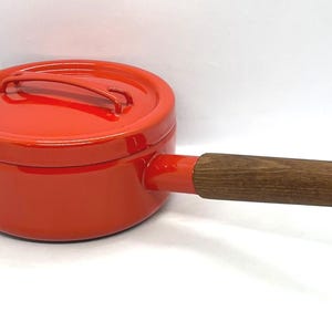 Arabia Finel Originele rode geëmailleerde kastrol, staal met rood geëmailleerde pot met deksel, nieuwstaat Seppo Mallat Fins vintage design