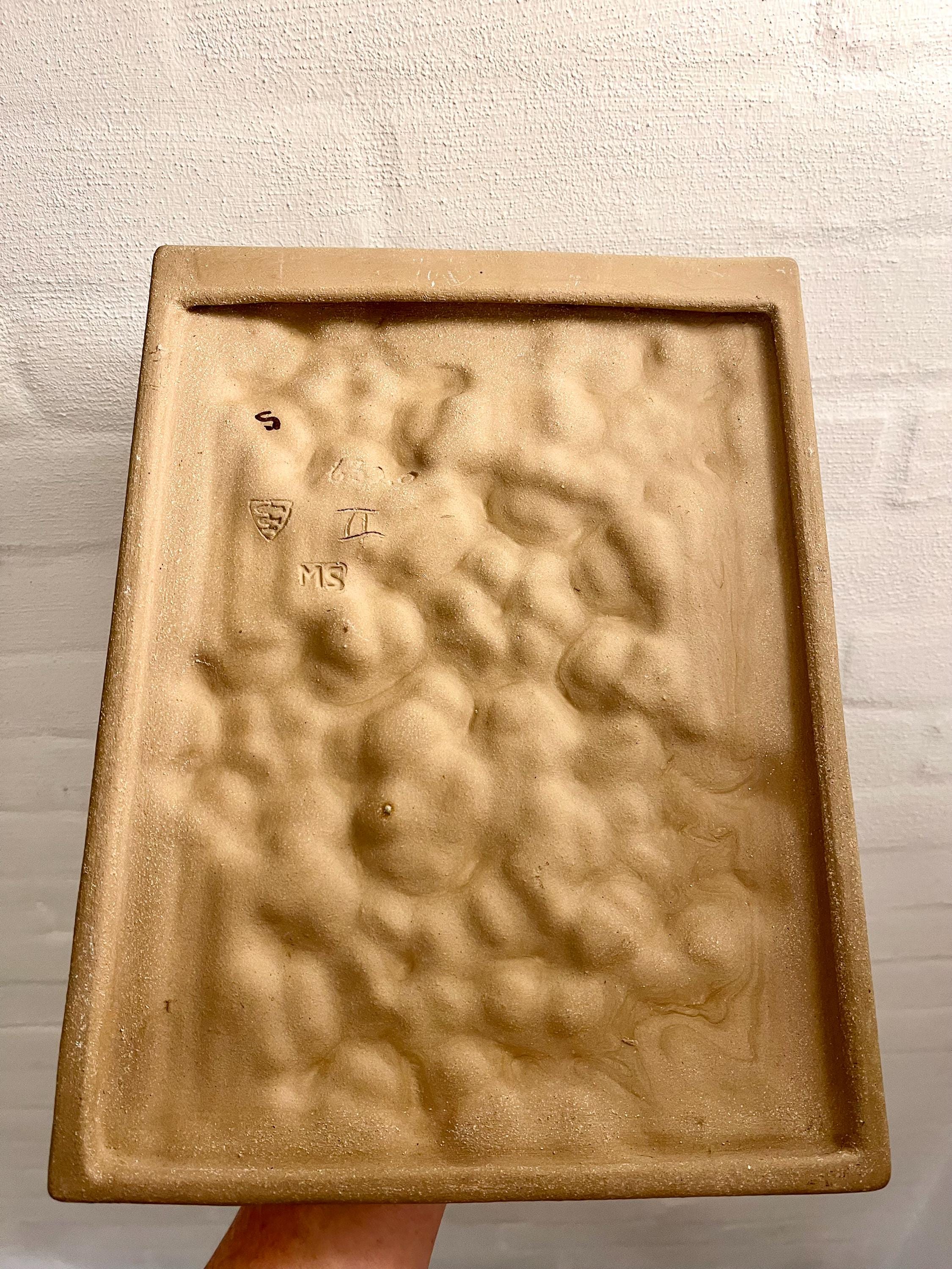 マリアンヌ・スタルクの陶板、新品同様の希少な大型陶器製壁掛け