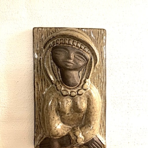 Marianne Starck ceramic wall plate, MINT ceramic plaque by Marianne Starck for Michael Andersen, midcentury Danish ceramics