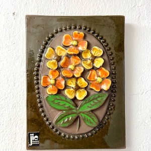 JIE Gantofta Sweden, MINT 16 x 12 cm ceramic plaque with beautiful nuances of burnt Orange flowers, Aimo Nietosvuori Swedish vintage design