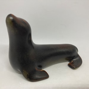 Gunnar Nylund Keramik Seelöwe, sehr seltene Seelöwe Skulptur, entworfen von Gunnar Nylund für Rorstrand, Vintage schwedisches Sammlerstück