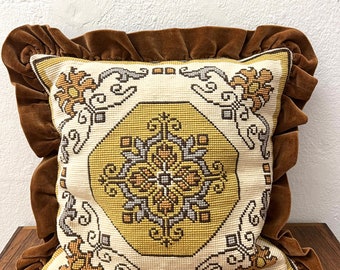 Fronha dinamarquesa bordada à mão em ponto cruz, fronha vintage exclusiva com enchimento incluso, bordado à mão dinamarquês.
