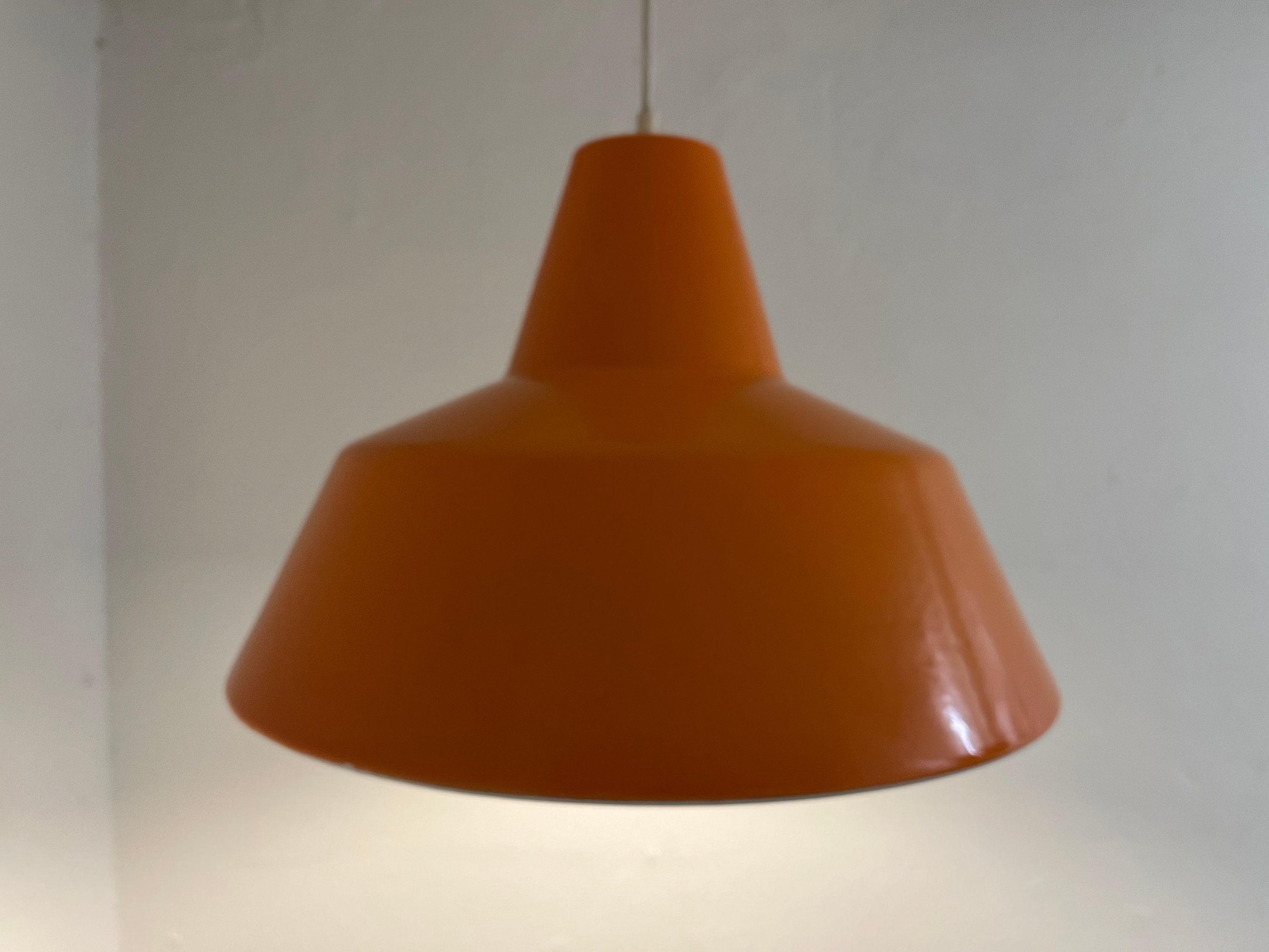 ルイス ポールセン ワークショップ ランプ オレンジ、内側と外側に