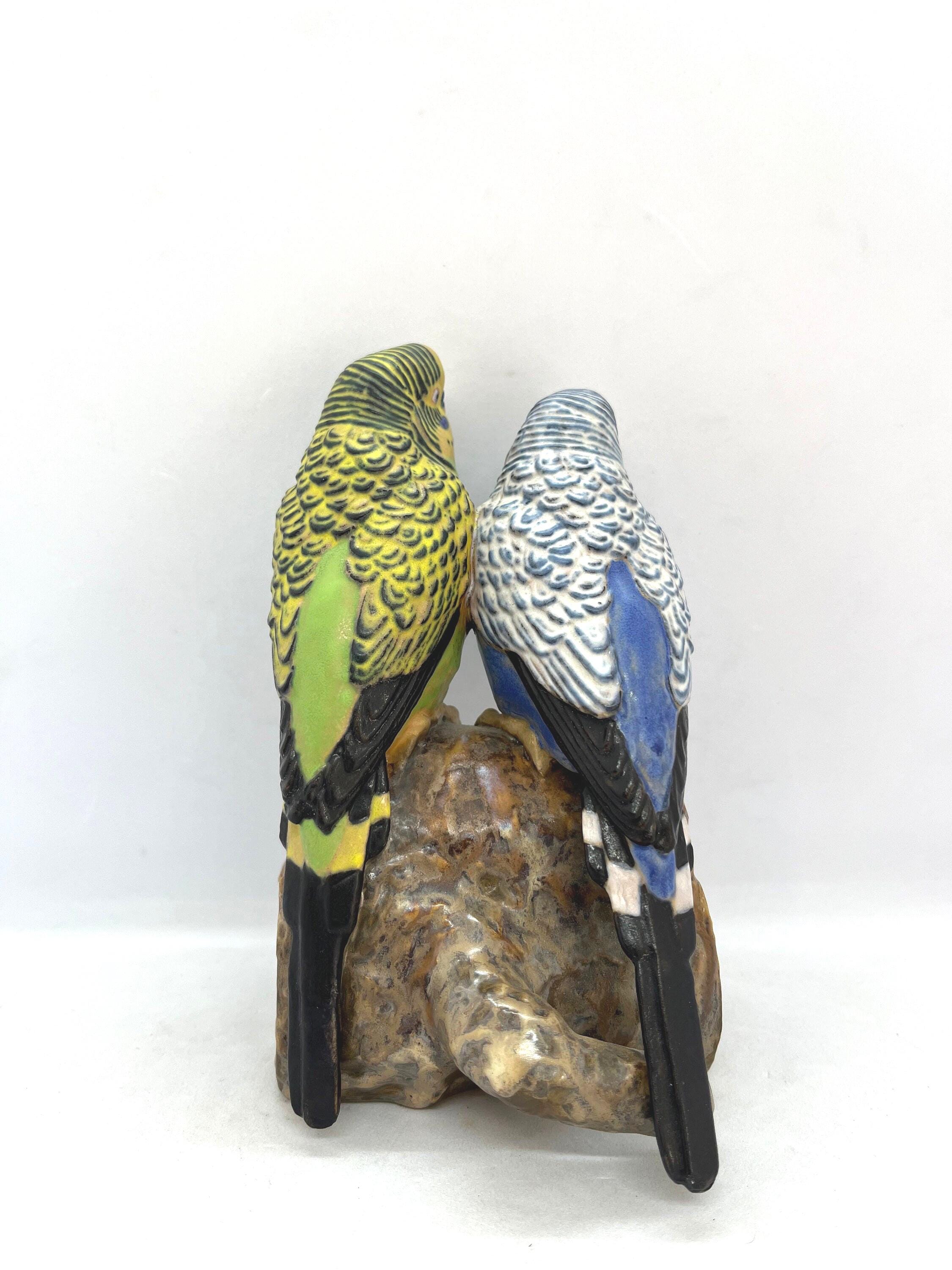 ロイヤルコペンハーゲンのセキセイインコの置物、新品同様。枝にとまる