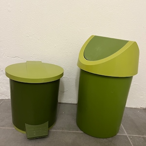 Vintage Mülleimer, Set von zwei verschiedenen grünen Plastikmülleimern, aus den 1970er Jahren in hervorragendem Zustand, vintage Danish Design