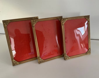 Vintage fotolijsten, set van drie identieke messing lijsten met bol glas 24 x 18 cm, Deens antieke wanddecoratie