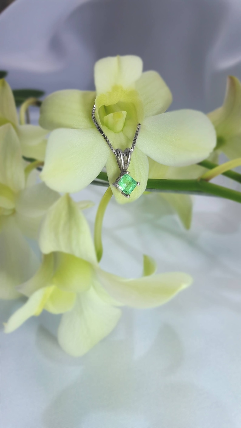 Solitaire Square Cut Emerald in Diamond Shaped Pendant