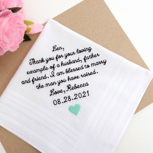 Pañuelo de boda bordado: regalo personalizado para el padre del novio