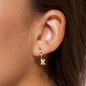 Pendientes iniciales, Joyería de regalo personalizada, Joyería de letras, Pendiente inicial de oro, Joyería de oro delicada, Pendiente de regalo inicial, Pendiente de letra