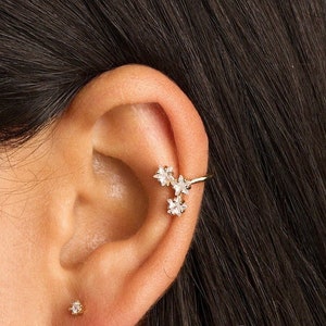 Star Ear Cuffs, Gold Wrap Earrings, 14k Gold Filled Star Cuffs, Star Claw Cuffs, Dainty Wrap Earrings, Star Earrings, Dainty Star Cuffs